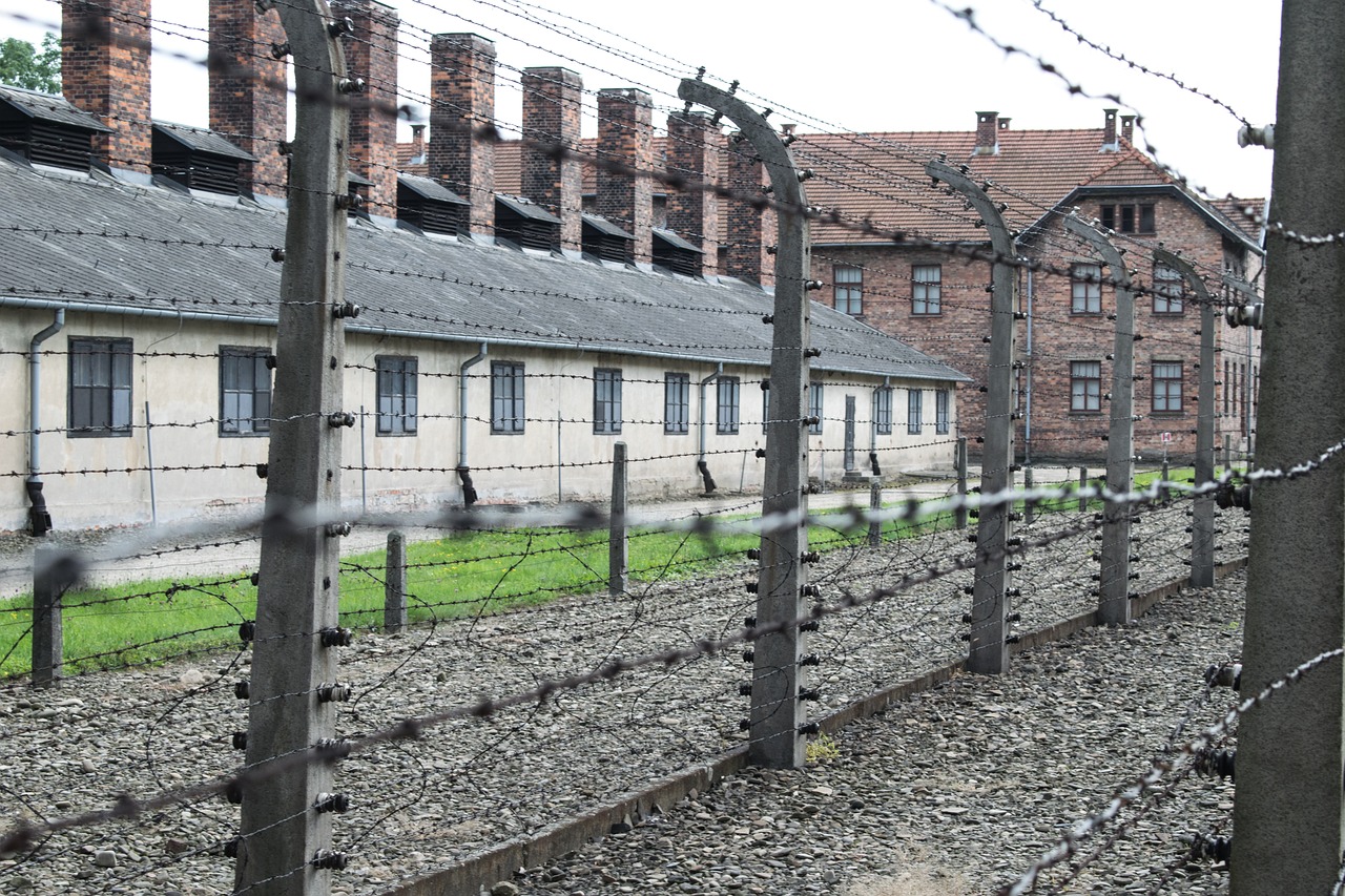 poland, auschwitz, architecture-2421090.jpg