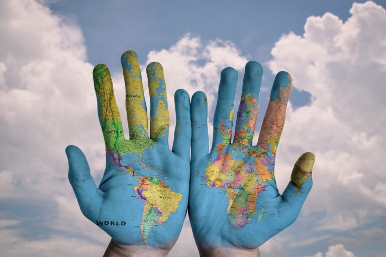 hands-world-map-600497-1