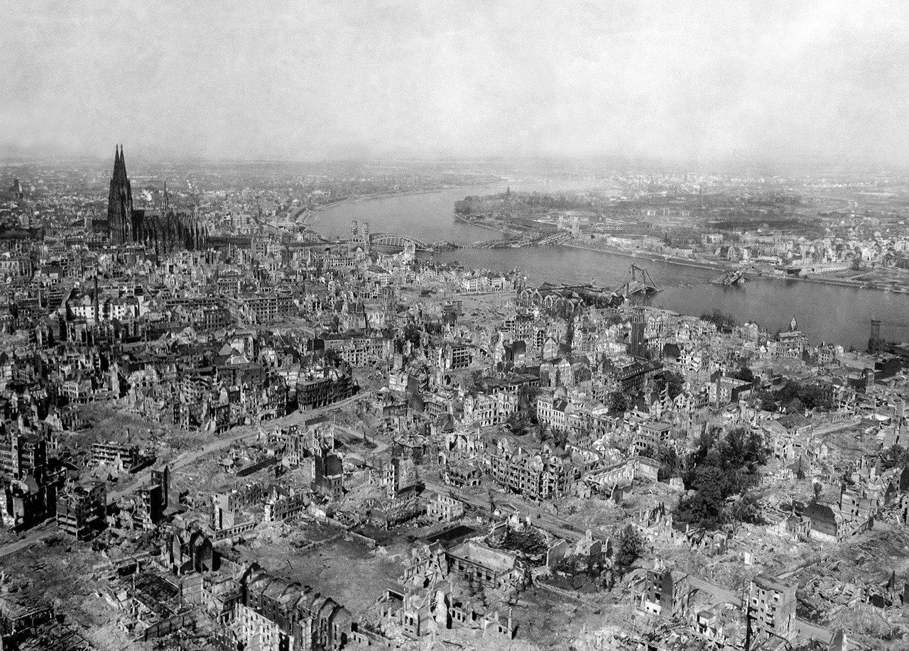 cologne, bombing, destruction-63176.jpg